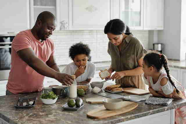 Le partage et les activités familiales pour une éducation positive